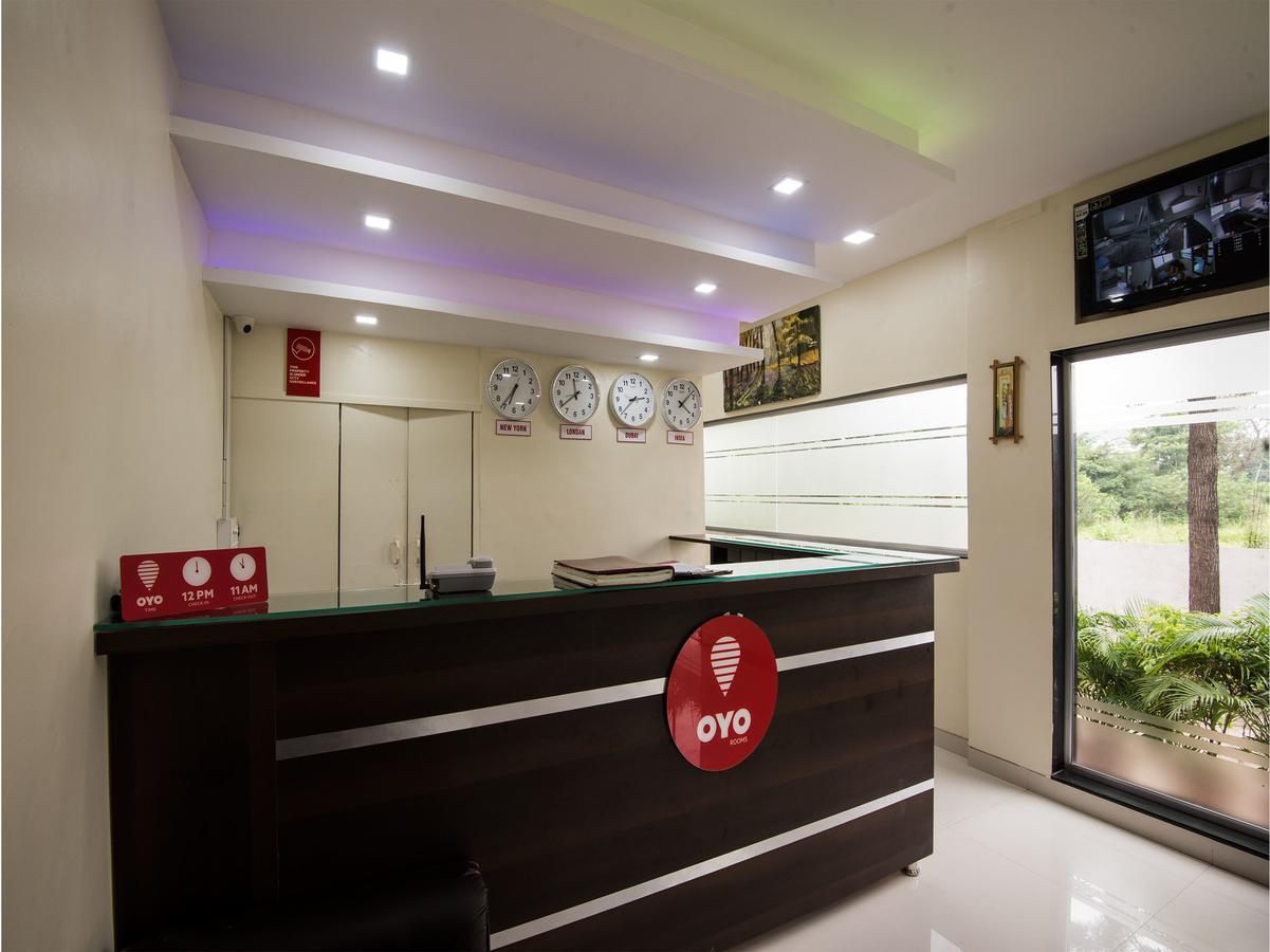 Oyo 9759 Hotel Western Park Пюн Екстериор снимка